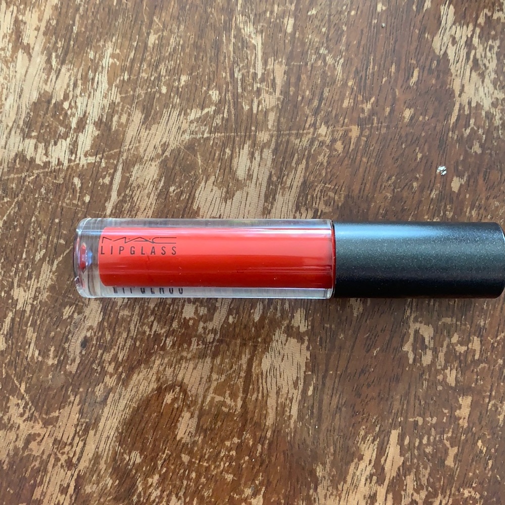 MAC Ruby Woo Lipglass